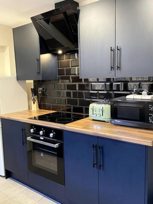 Central Area Terraced House With Private Hot Tub Lincoln Buitenkant foto