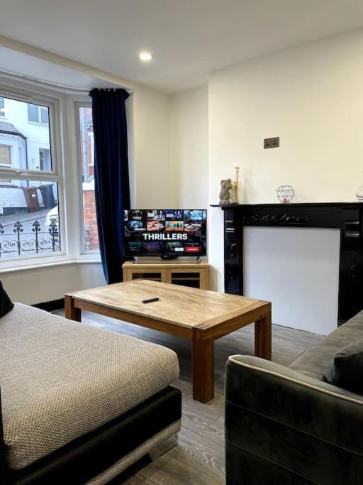 Central Area Terraced House With Private Hot Tub Lincoln Buitenkant foto