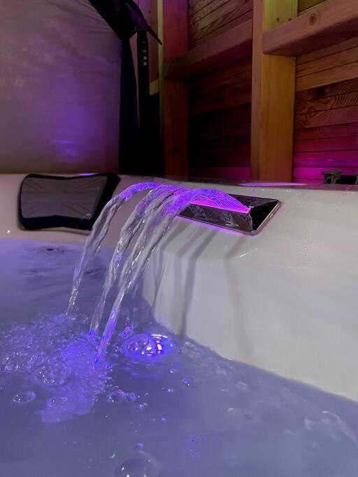 Central Area Terraced House With Private Hot Tub Lincoln Buitenkant foto
