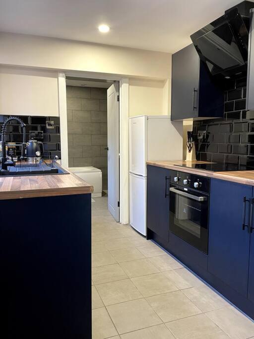 Central Area Terraced House With Private Hot Tub Lincoln Buitenkant foto